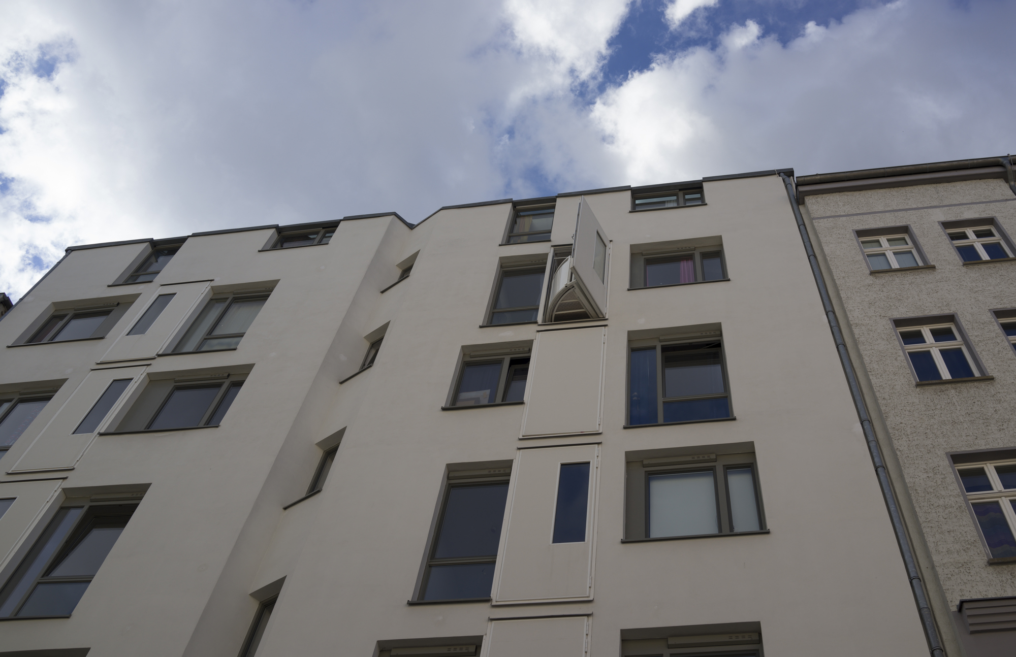 Florian Koehl's amazing disappearing balcony