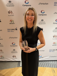 Sjaan holding an award