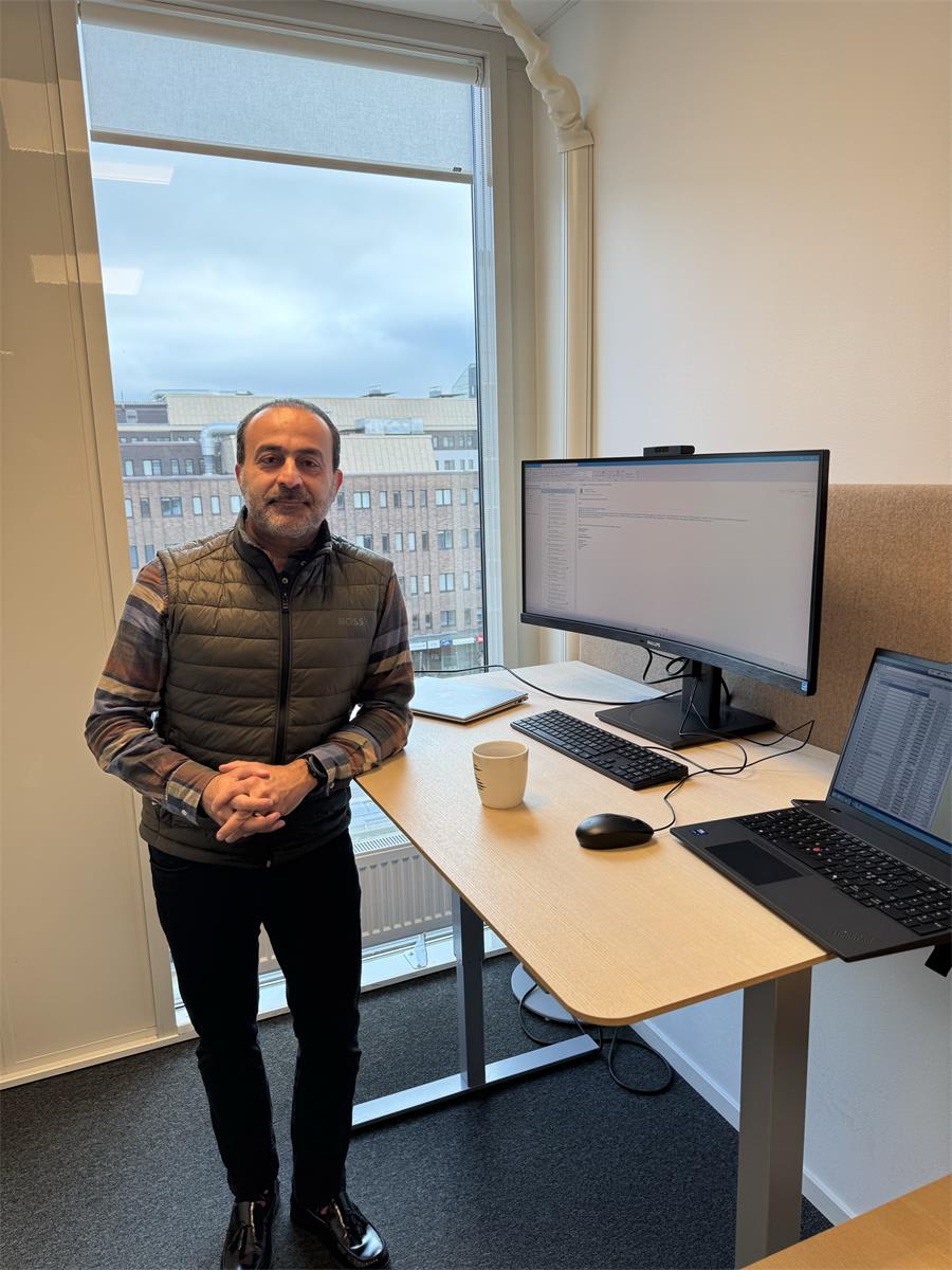 Mohammad Nazemi at work