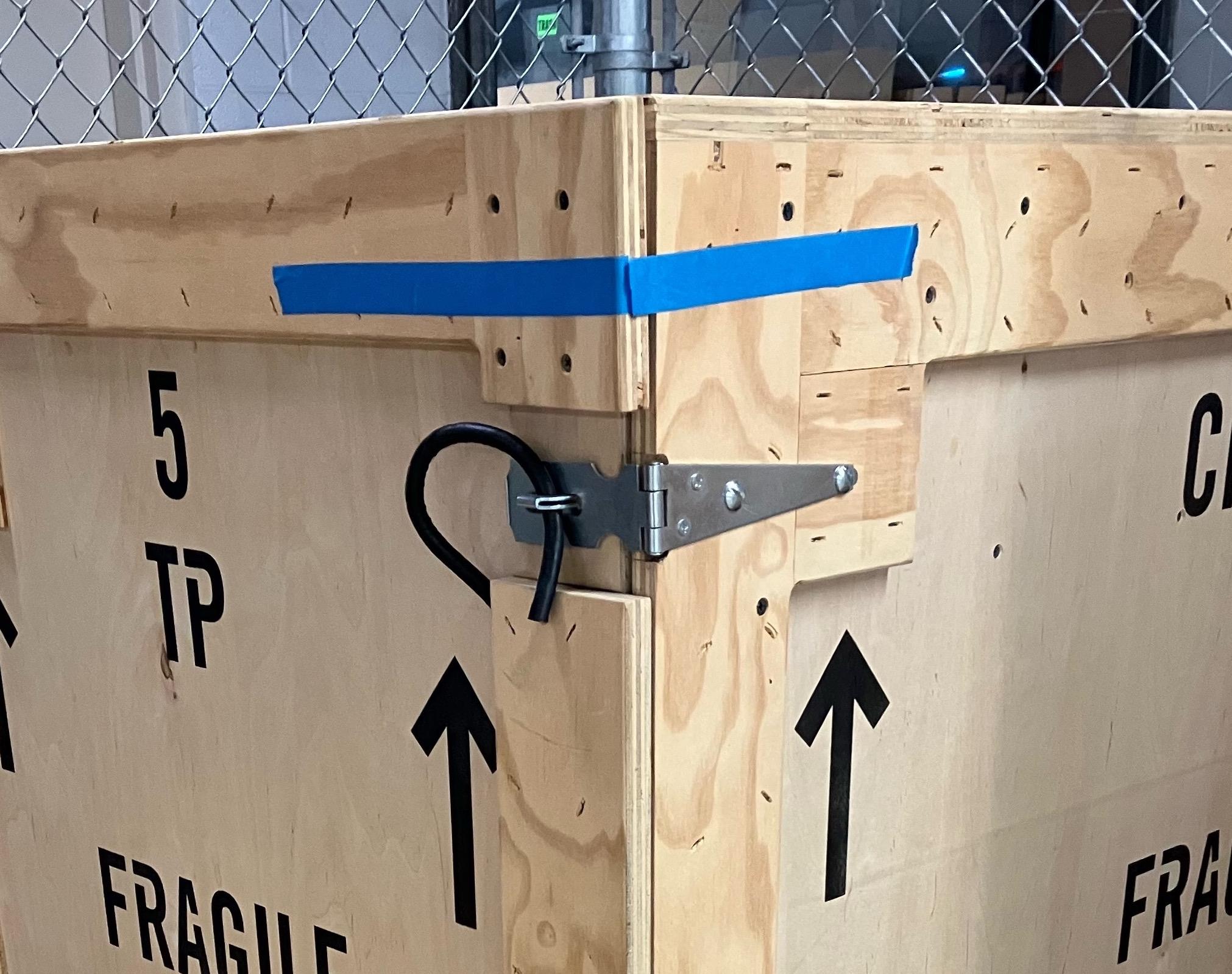 Wooden crate with closure