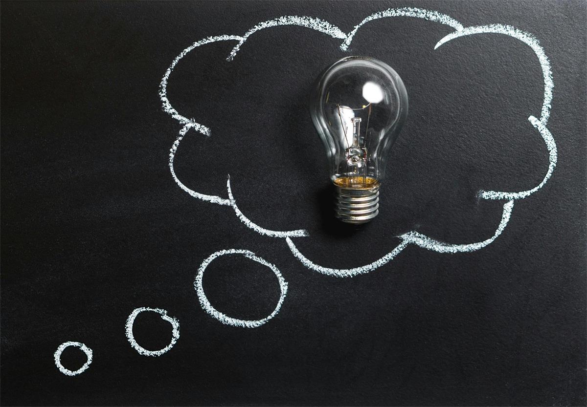 A lightbulb in a cartoon thought bubble