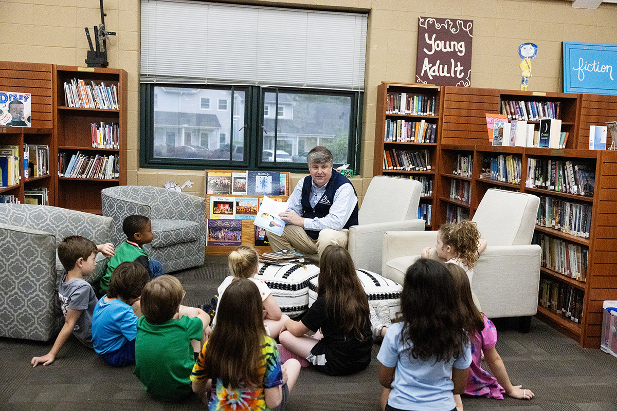 ACCA President and CEO Barton James reading to first graders in Little Rock, Arkansas