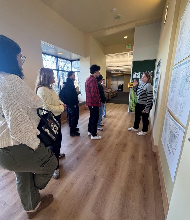 A group of people standing in a line

AI-generated content may be incorrect.