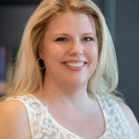 Maureen Davis headshot