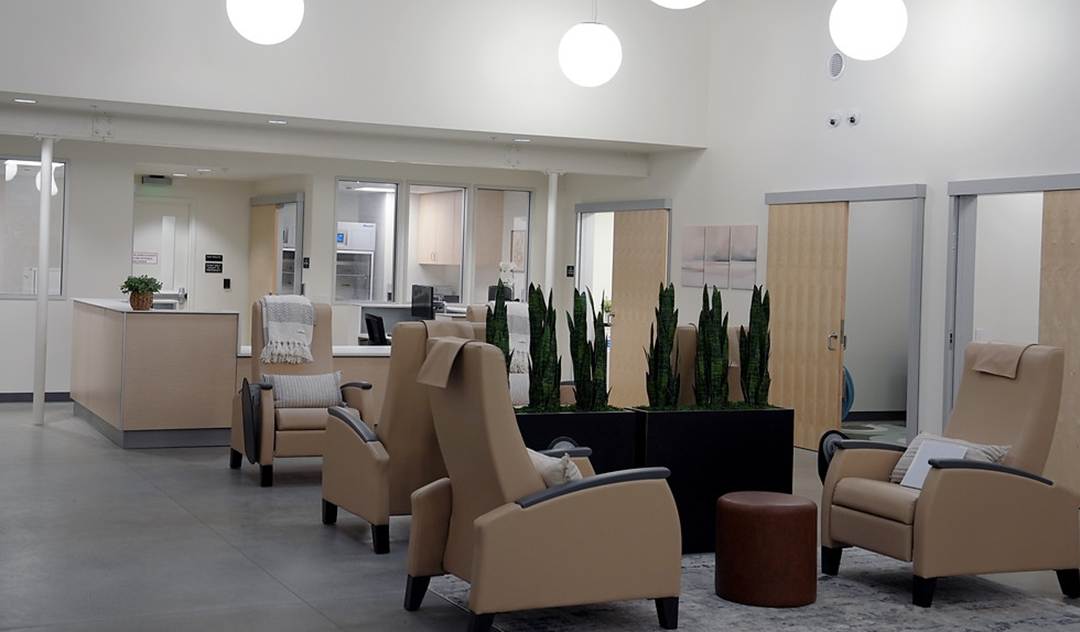 A picture containing indoor, floor, room, living

AI-generated content may be incorrect.