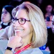 Ein Bild, das Menschliches Gesicht, Person, Kleidung, Lächeln enthält.
KI-generierte Inhalte können fehlerhaft sein.