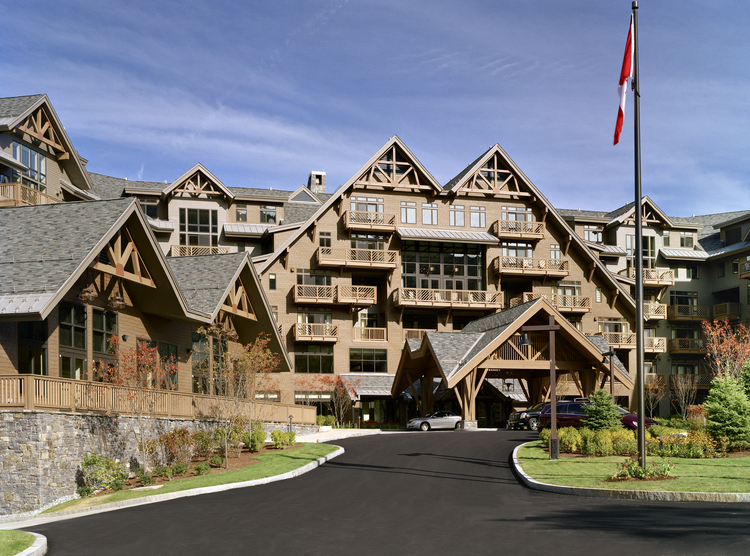 stowe_mountain_lodge_vermont_entry.jpg
