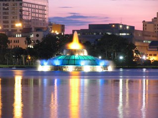 fountain-at-sunset-1348964.jpg