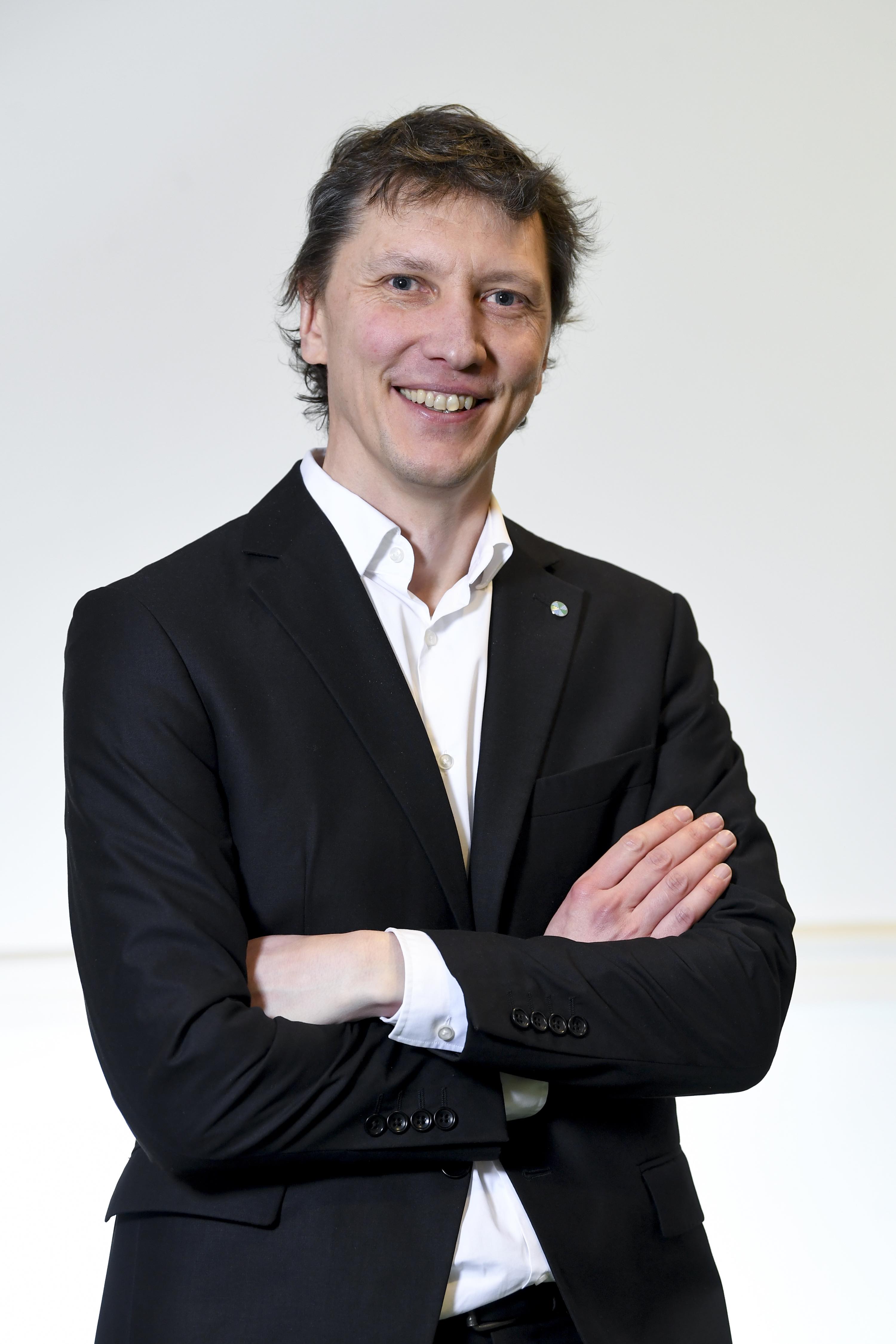 Niki Cox, CFA - Society Manager  Linkedin