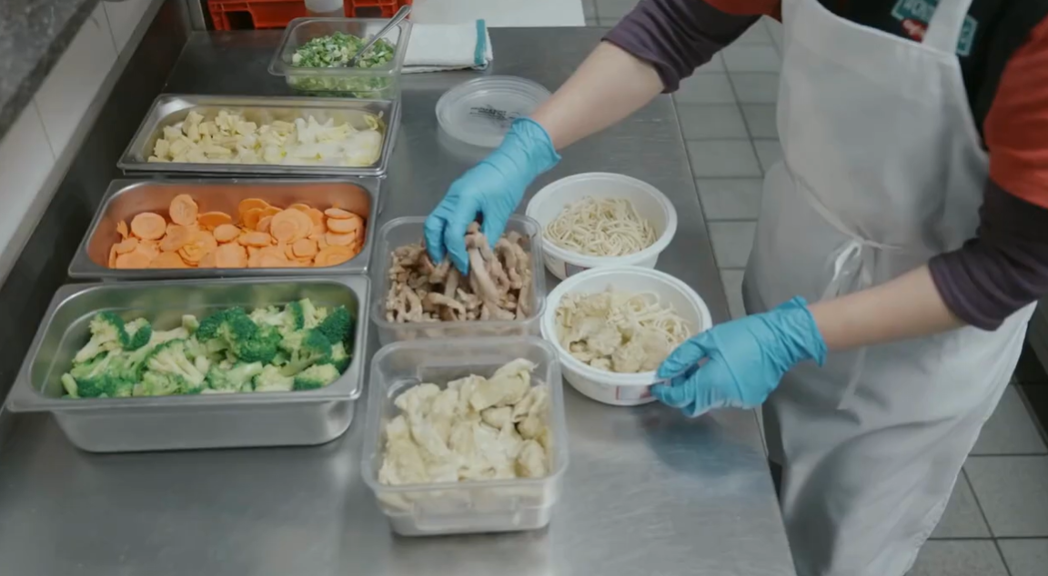 With support from CFIN, Earthware further developed their reusable container project through Food Innovation Challenge funding. Positioned for success, they are set to drive positive change and lead the way for more problem-solving innovations in the future. 