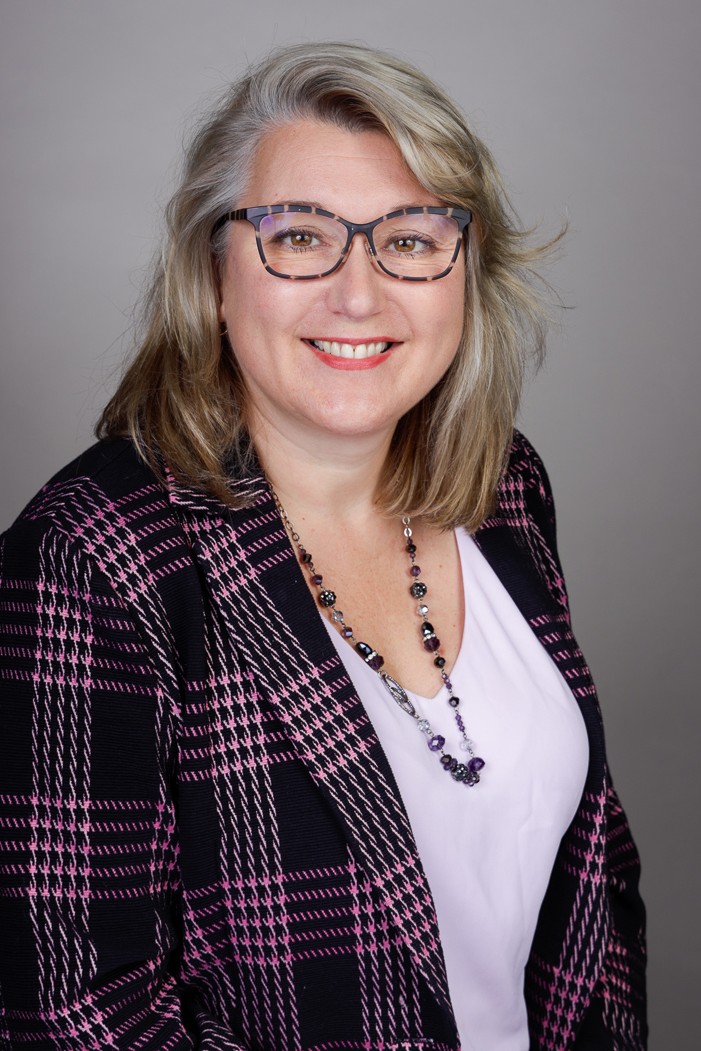 Dana McCauley Headshot