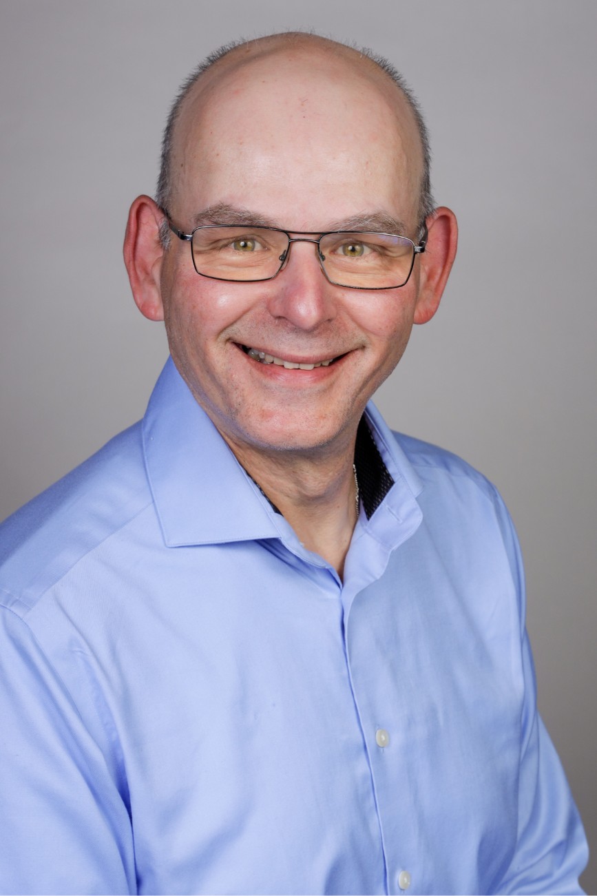 Nestor Gomez Headshot