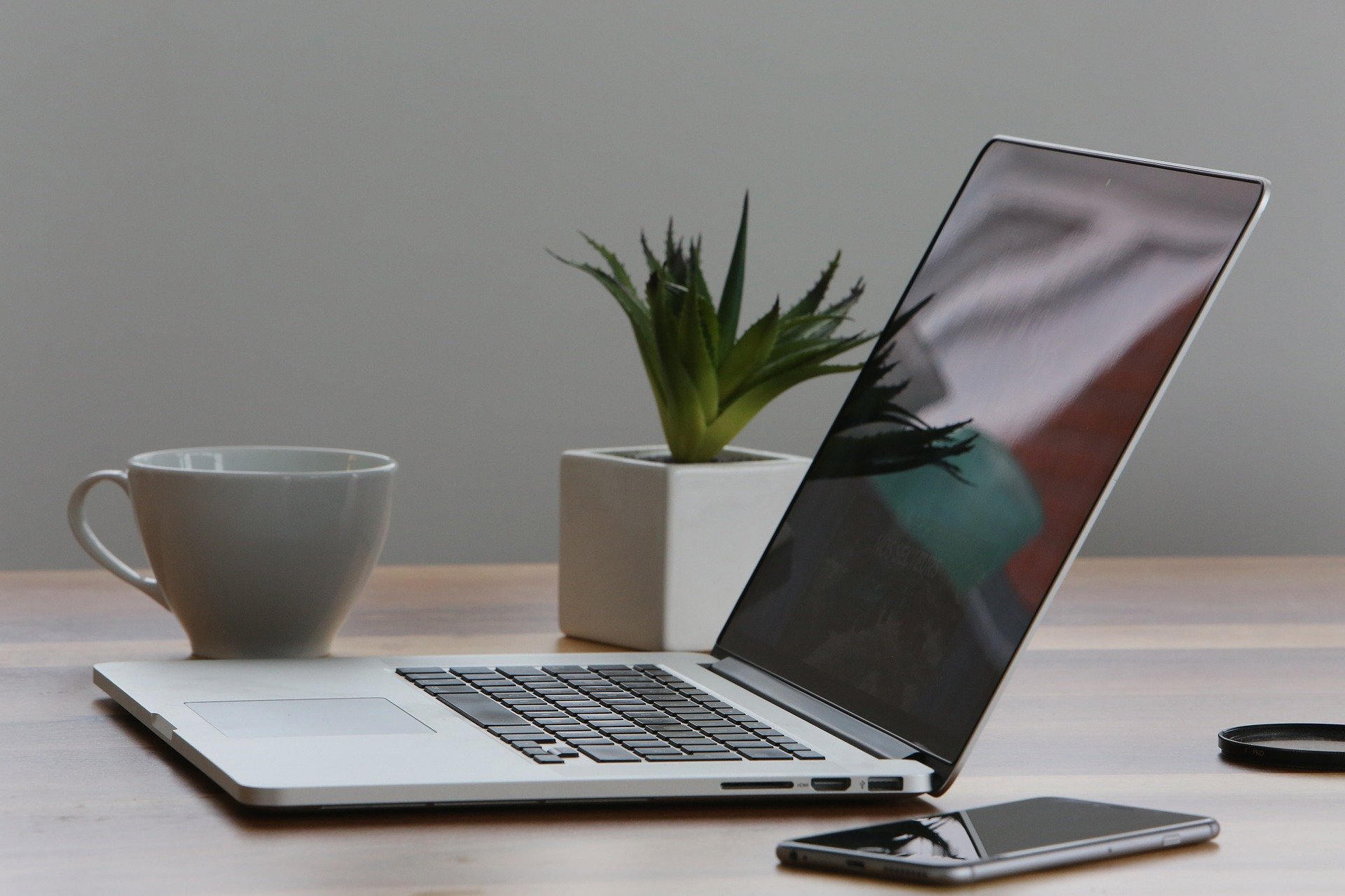 macbook-926425_1920.jpg