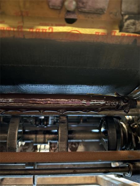 Leaking ink and oil from the inside of a mimeograph
