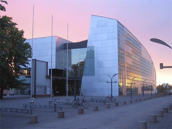 By Museum of Contemporary Art Kiasma, CC BY 2.0, https://commons.wikimedia.org/w/index.php?curid=38546404
