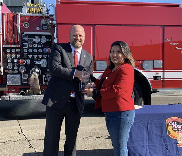 CSDA President Ryan Clausnitzer, left, presents the CSDA Legislator of the Year Award to State Senator Melissa Hurtado, right.