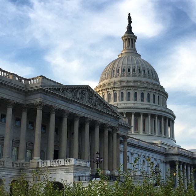 US_capitol_building_close.jpg