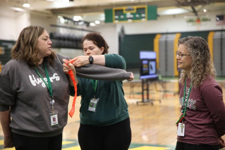 demonstration of tourniquet application