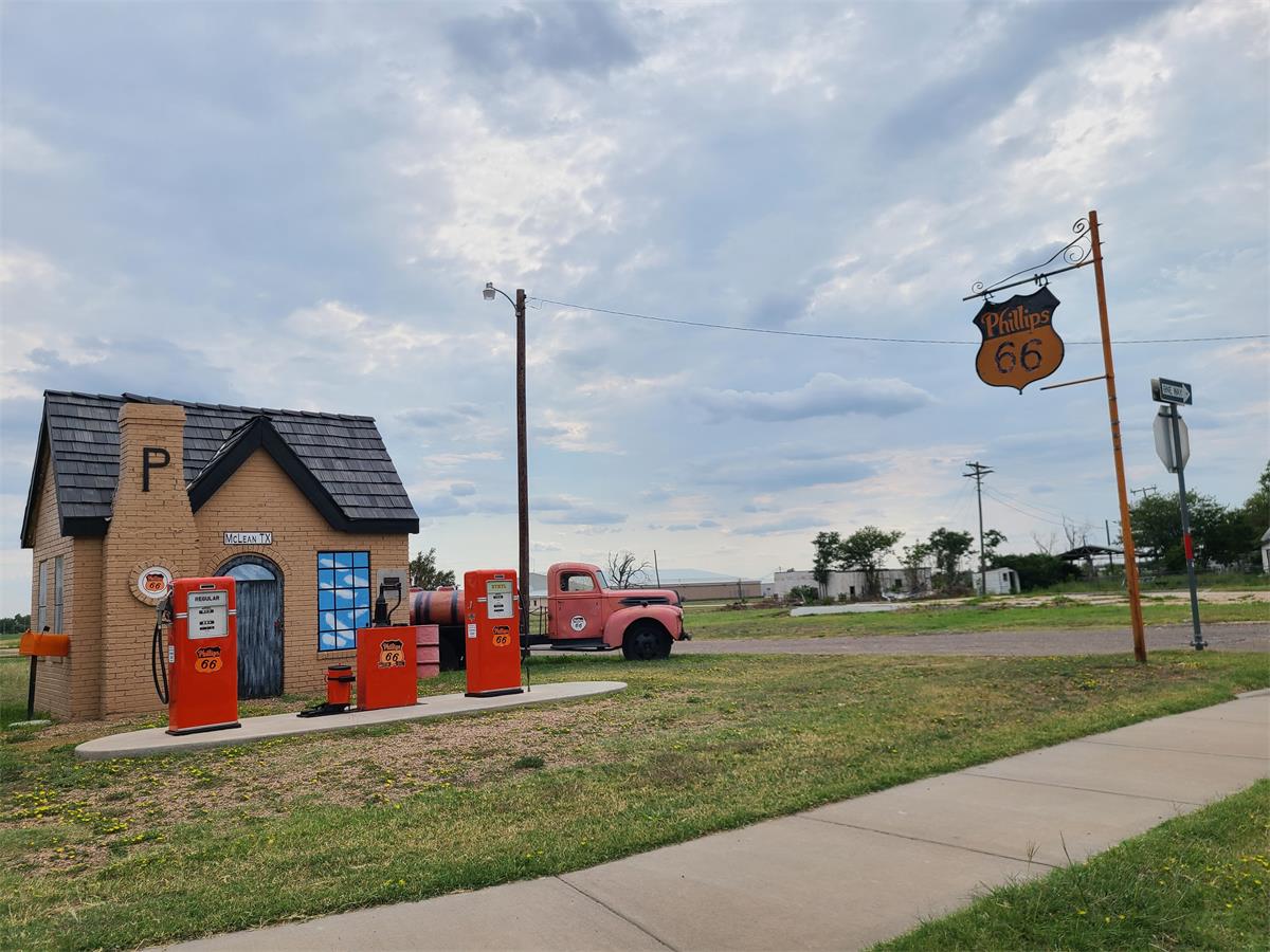 The first Phillips 66 station in Texas