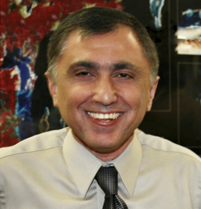 Mohamed Sultan receives the first Farouk El-baz award in 1999