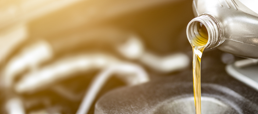 Motor-oil-pouring_-853583518_892x396.jpeg