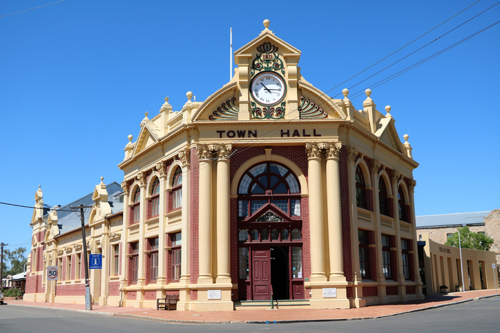 Town-hall-at-main-street-in-York_-Western-Australia-899998680_727x484.jpeg