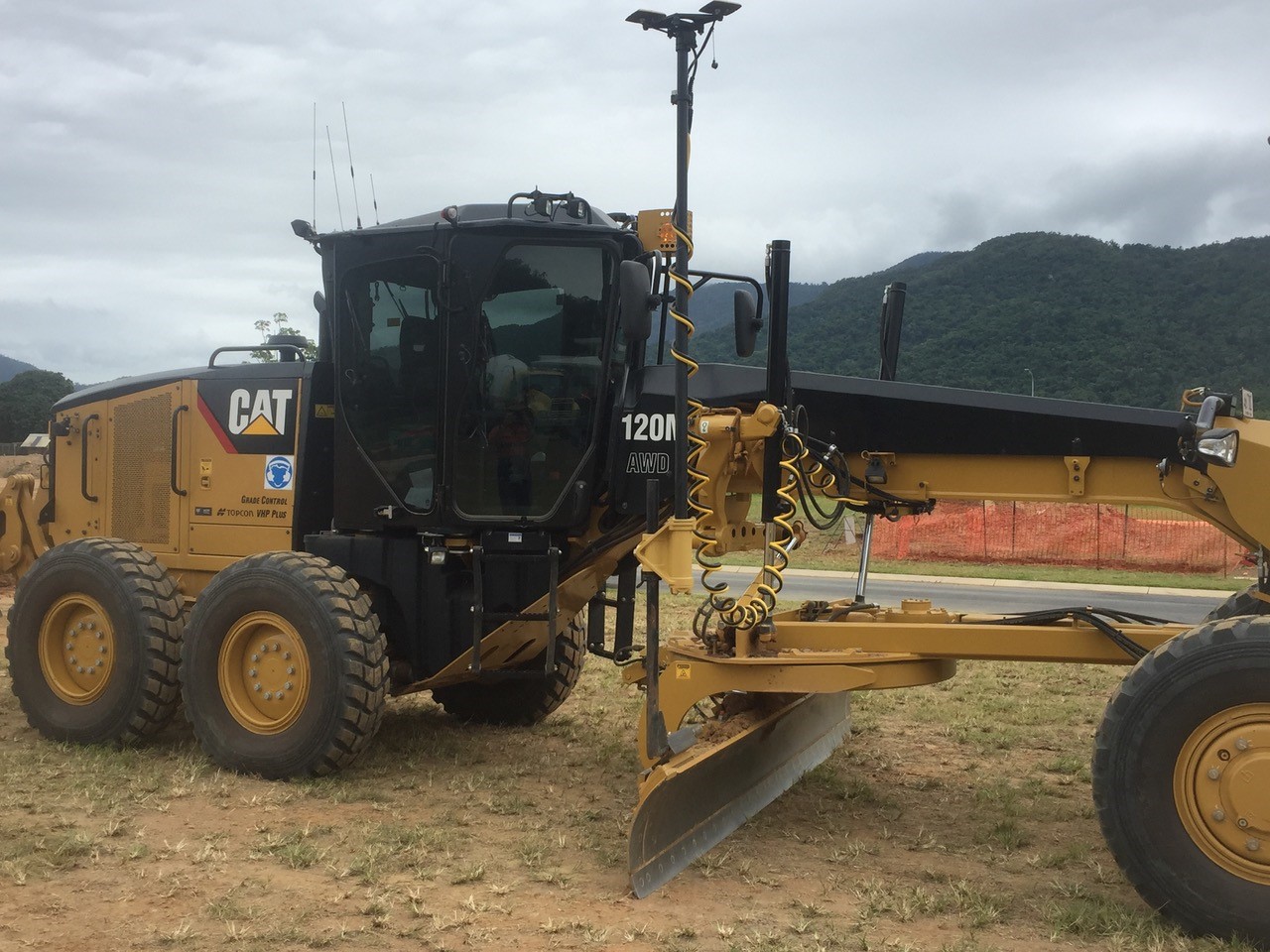 mmGPS_on_CAT_120M_AWD_grader.jpg