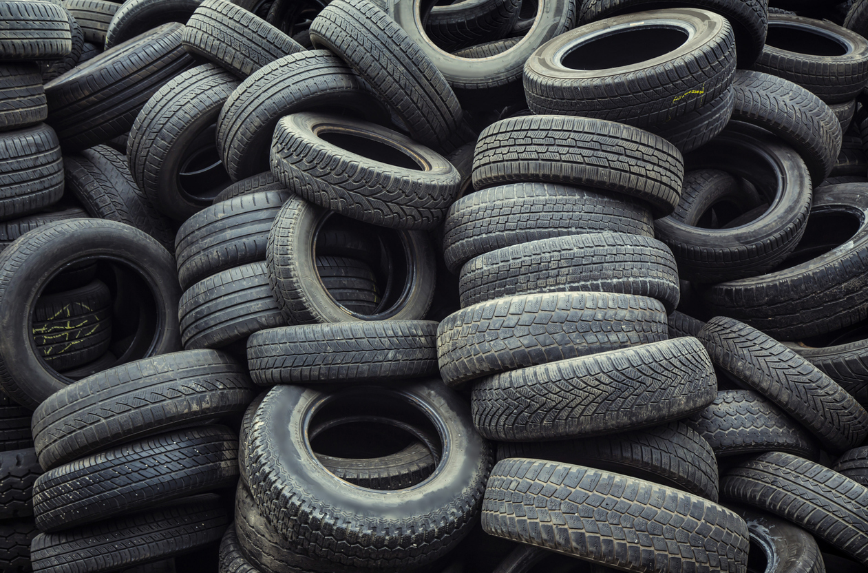 car-tires-pile-519503850_1264x833.jpeg