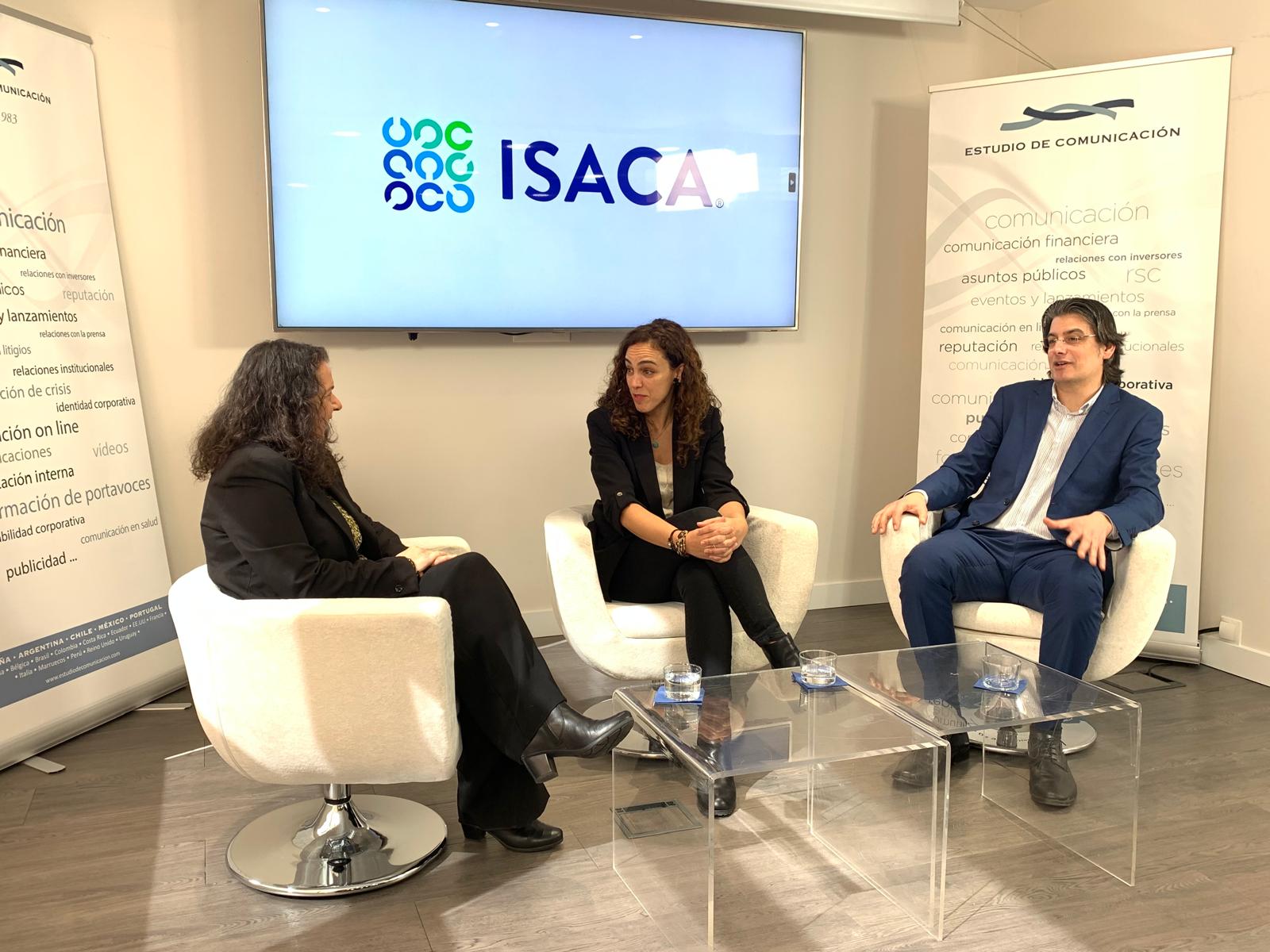 Foto de la sesión del pódcast sobre fraudes digitales