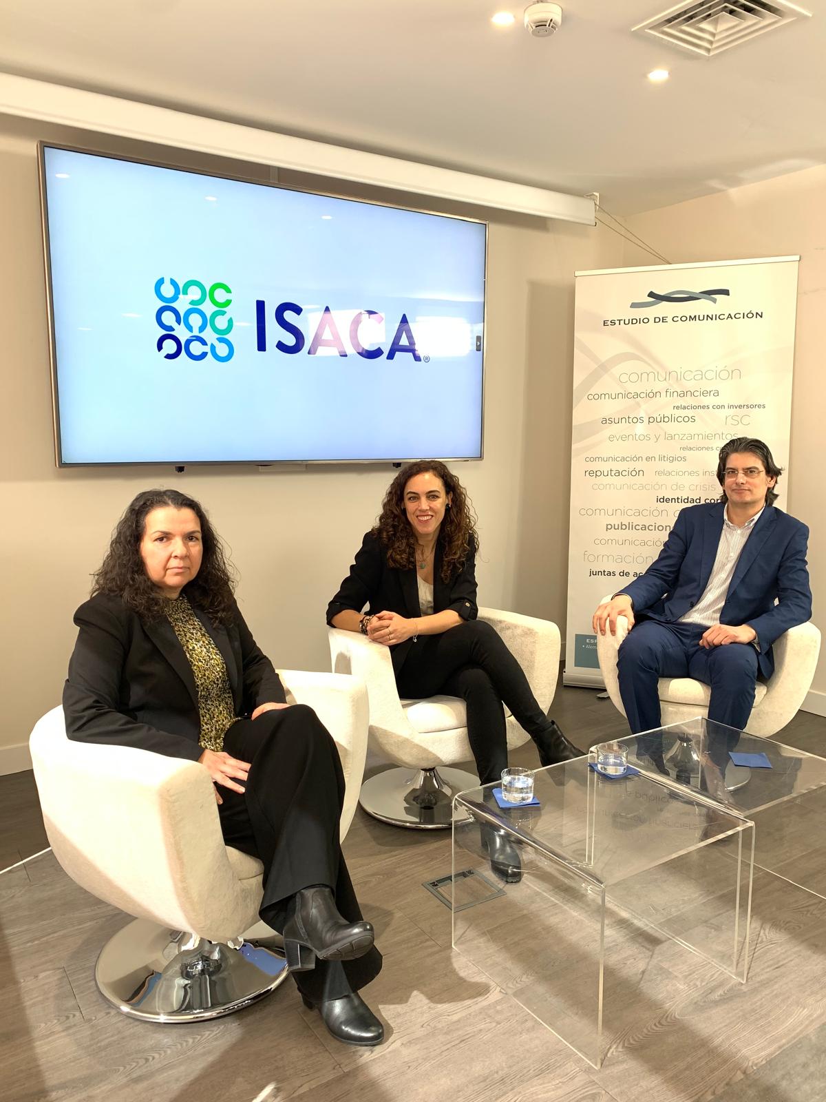 Foto de la sesión del pódcast sobre fraudes digitales