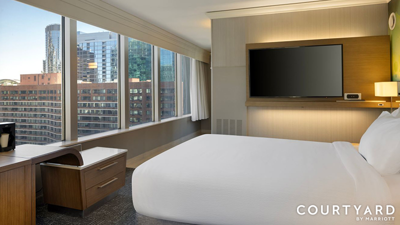 Courtyard Marriott Downtown Bedroom