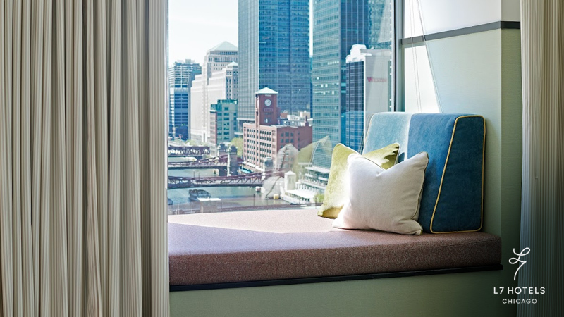 L7 Chicago Window Seat