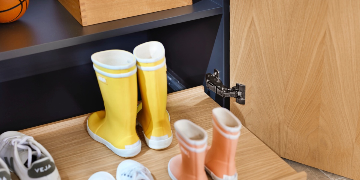 Blum Motion in Stylish Black