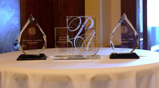 A group of trophies on a table

AI-generated content may be incorrect.