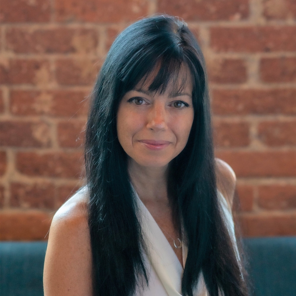 Woodford Lisa 2019Headshot.jpg