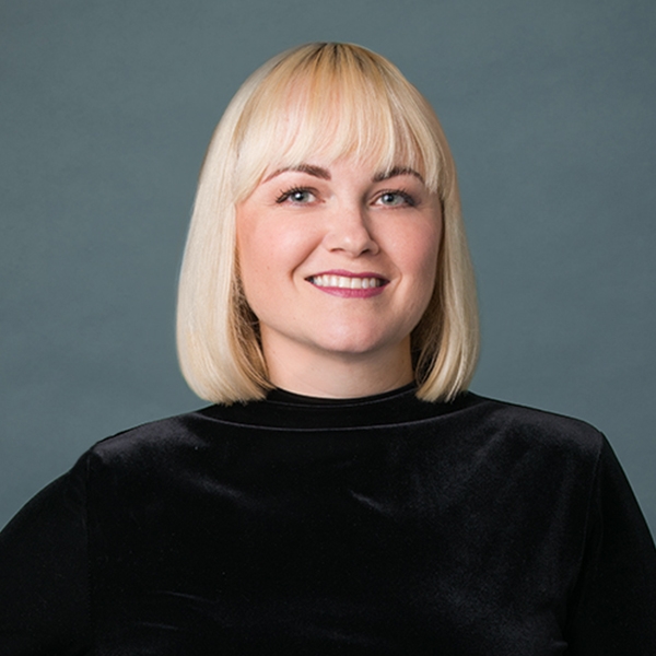 Lyons, Kimberly_LinkedIn_teal_croppedv2.jpg