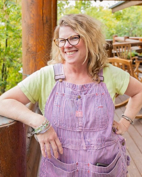 Tia Curtis