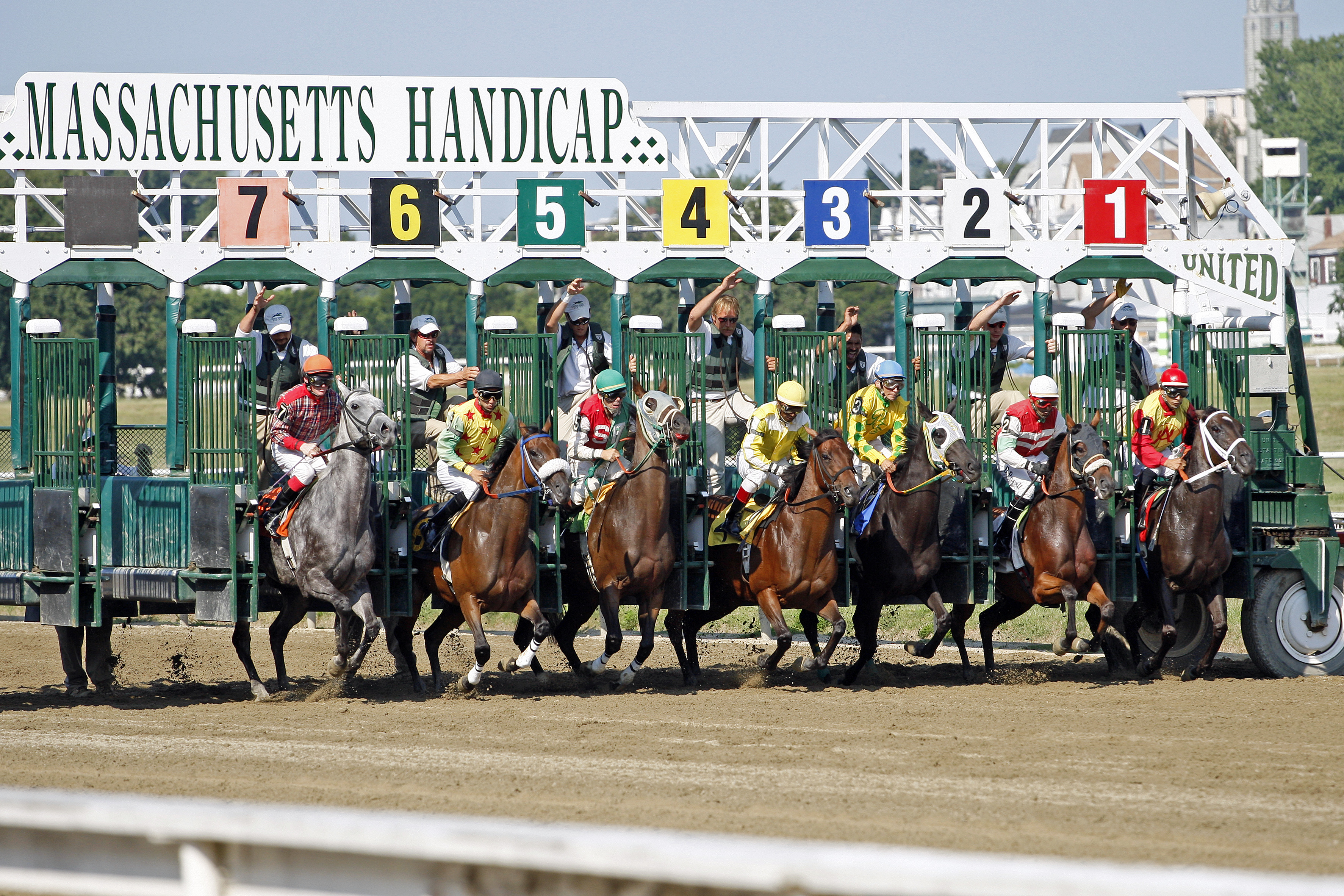 Suffolk_Downs_horse_racing.JPG