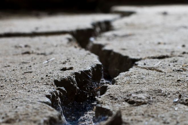 earthquake fissure