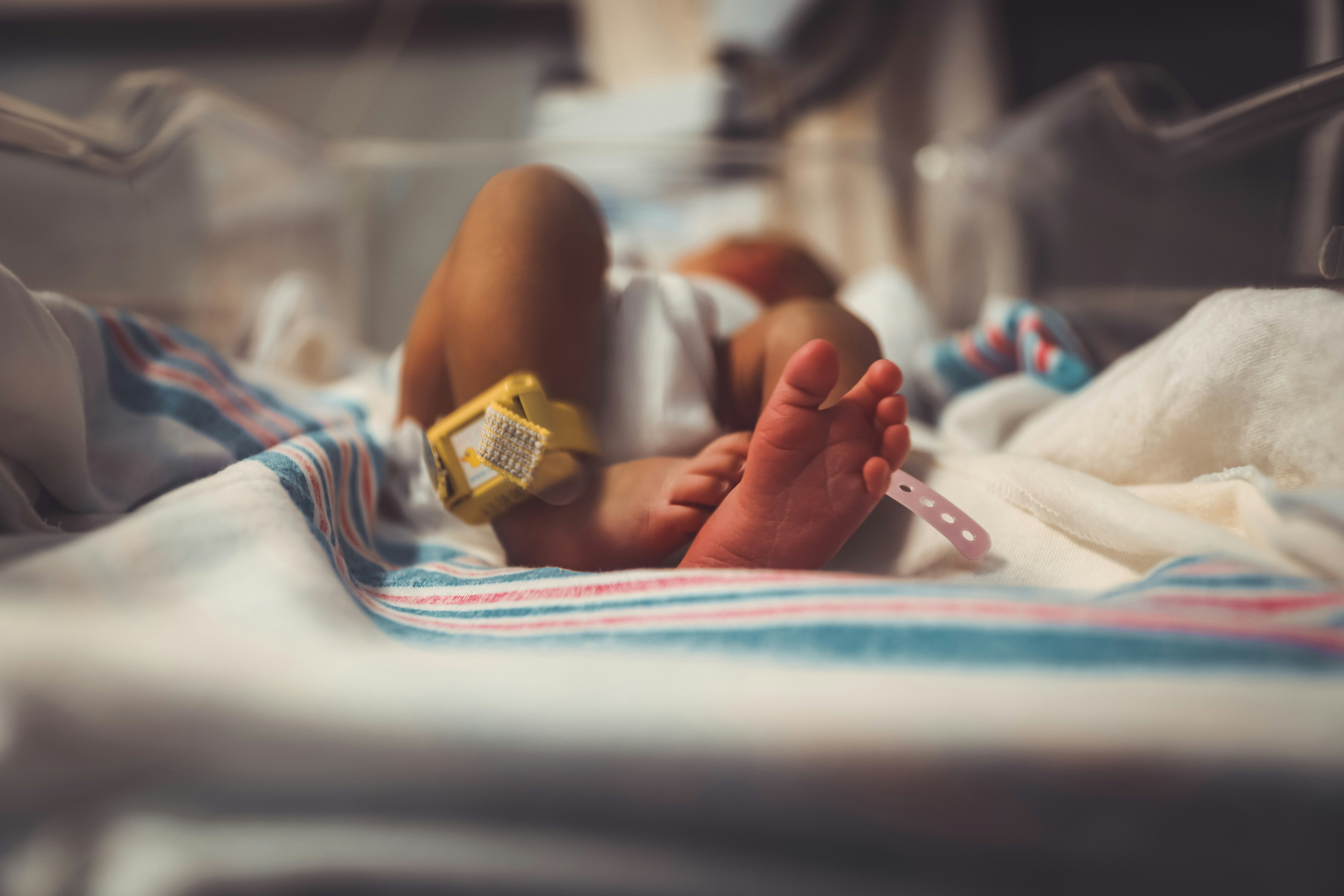 Baby feet in a NICU crib