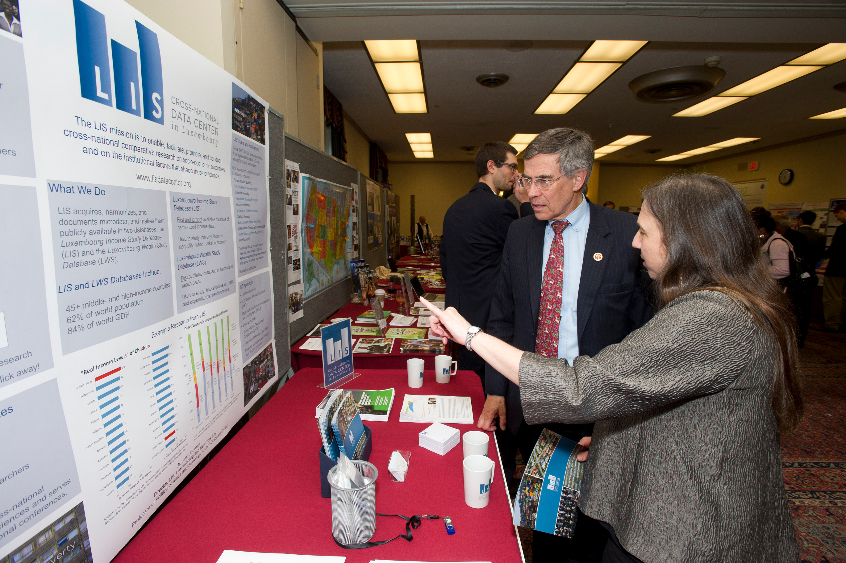 Dr. Janet Gornick explaining her poster to Congressman Rush Holt, CNSF 2013