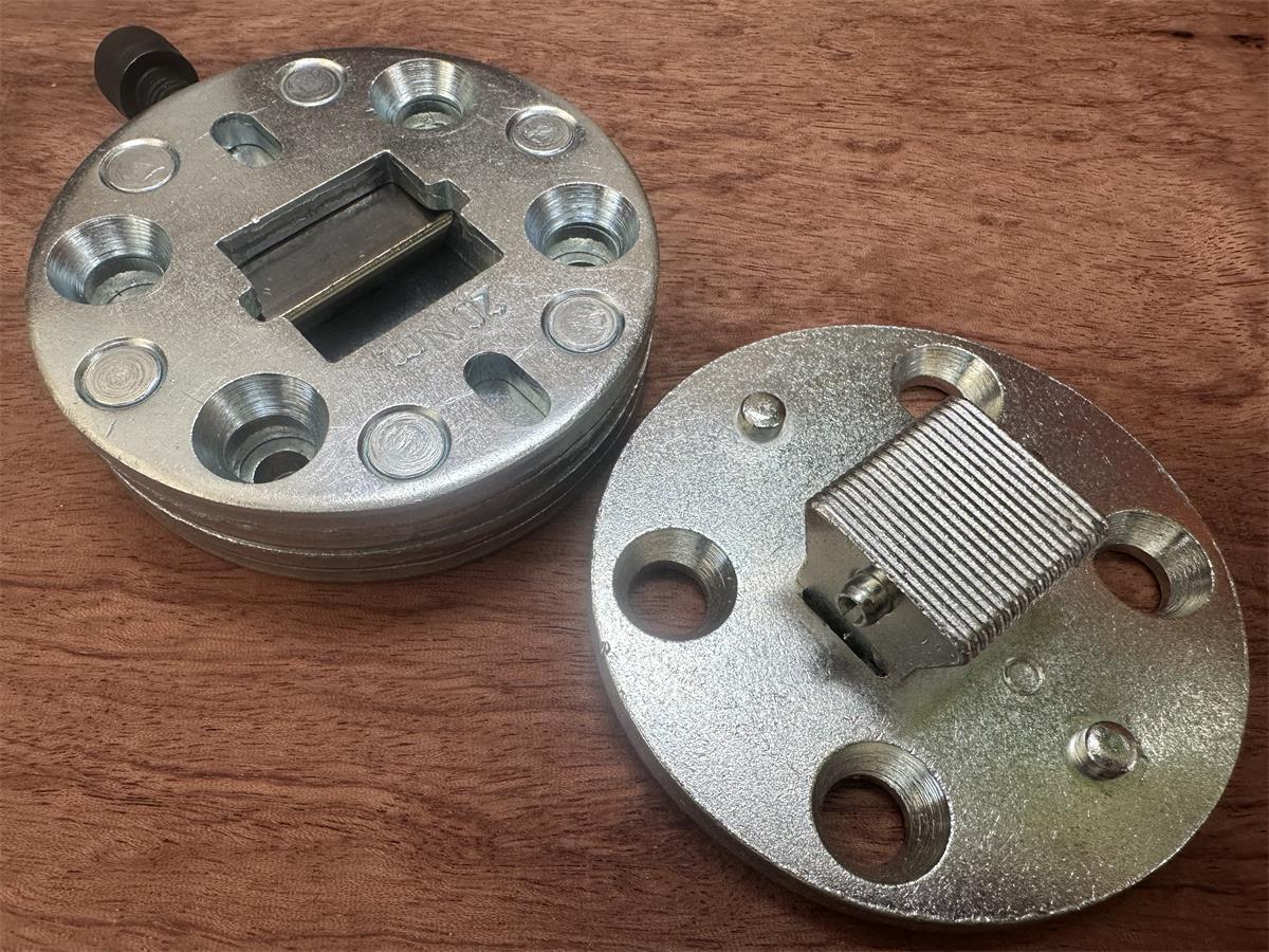 Male Lyre Lock Plate #009058HH and Female Lyre Lock Plate #009058HH Closed Position 