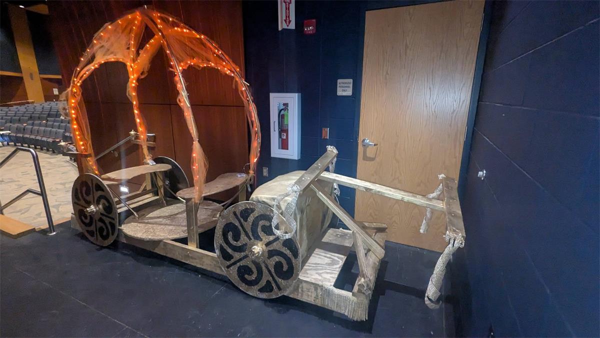 carriage with seating for 2 inside pumpkin as well as one driver
