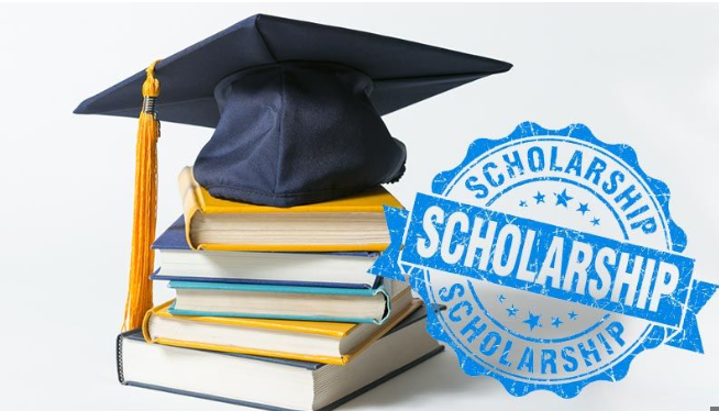 A graduation cap on top of a stack of books
Description automatically generated