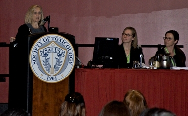 v2Ofelia Olivero addresses PDA Mentoring session.jpg