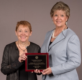 v22017 Education AwardLaskinwithBurns Naas.jpg