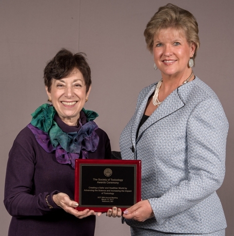 v22017 Distinguished Toxicology Scholar AwardBirnbaumBurns Naas.jpg