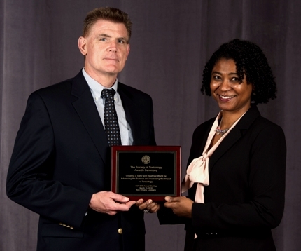 v22016 Enhancement of Animal Welfare Award CaseyandDavis.jpg