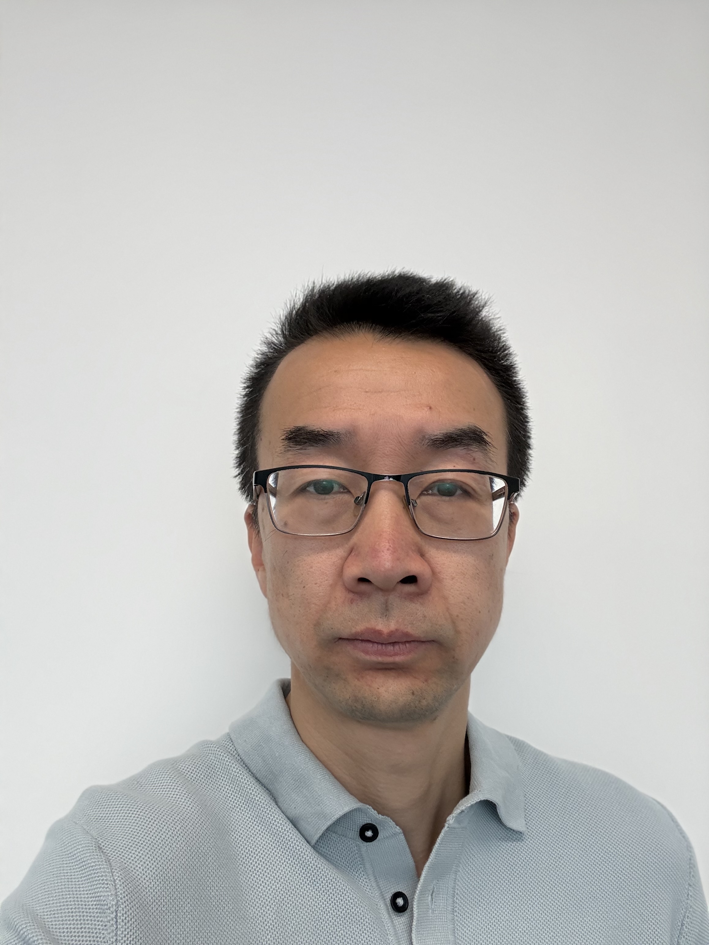 Long Wang headshot