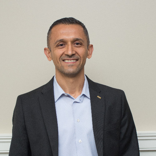 Guven Oguzhan headshot